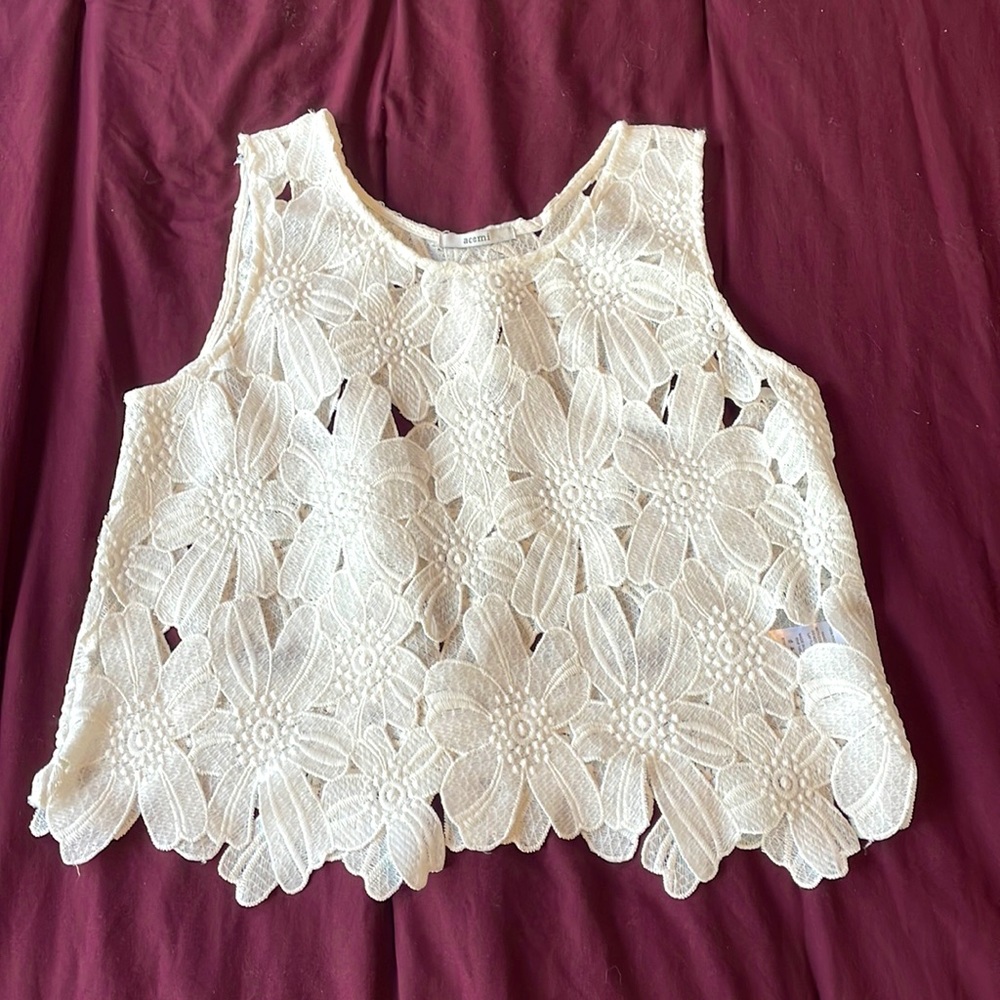 Acemi White Floral Stencil Sleeveless Tank Top